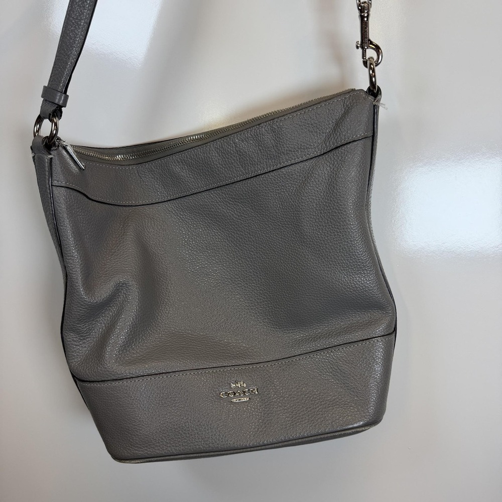 Coach Crossbody Bag Womens Large Gray Pebbled Leather Chain Strap Zip Top F72692